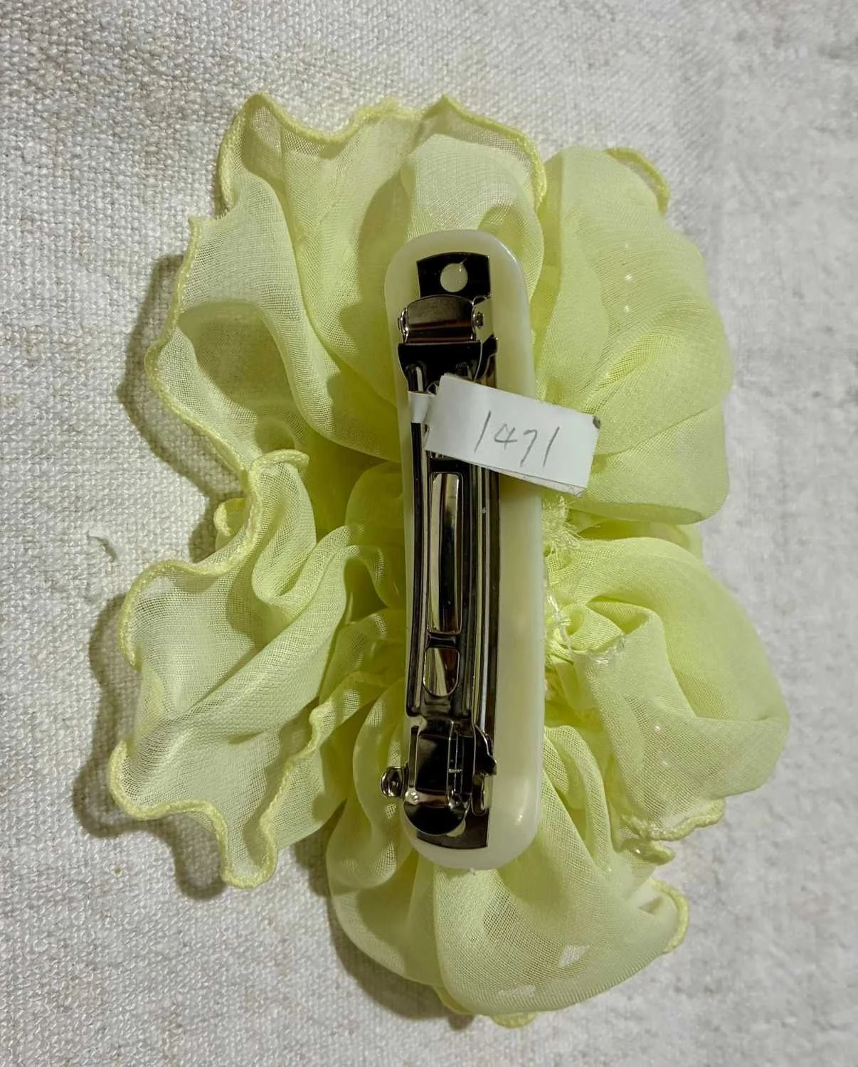 Pinza para el pelo vintage de gasa con flor y perlas – Pinza floral amarilla – photo 2
